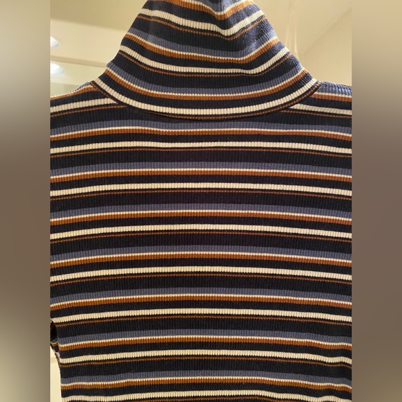 Striped turtleneck sweater. Size small - Picture 5 of 8